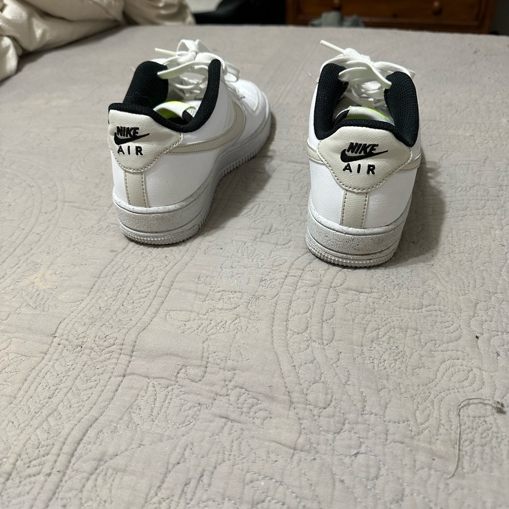 Nike - Picture 3 of 4